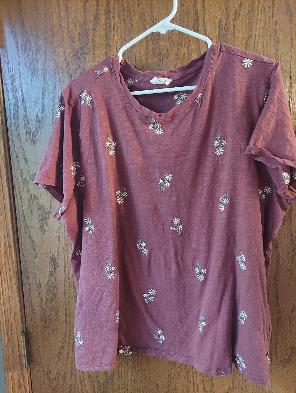 24/7 Maurices Embroidered Floral Slub Cotton T-Shirt Top Mauve Burgundy - Size 2